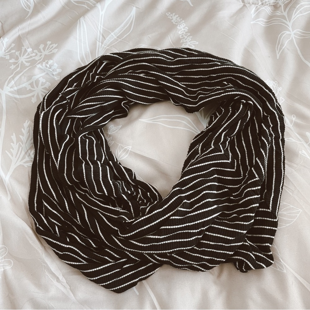 american eagle one of a kind striped black and white fashion infinity scarf
